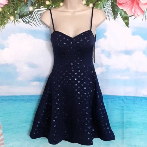 Juniors Sleeveless Fit + Flare Dress Size 3 NWT - Picture 2 of 8